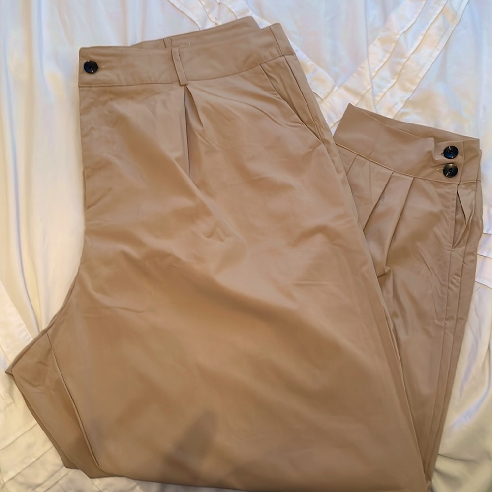 Khaki but make it elevated! Plus size Tappered Khaki pants